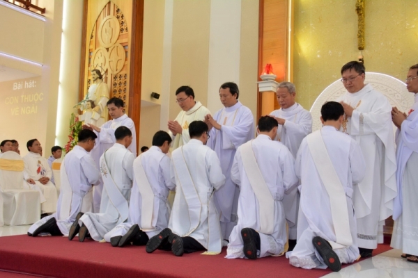 Trình tự, thủ tục bầu cử tín đồ Việt Nam làm chức sắc, chức việc ở Việt Nam của tổ chức tôn giáo nước ngoài