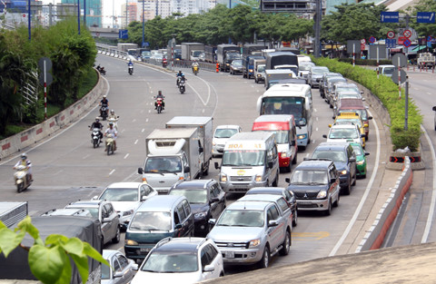 Hiệu lệnh của người điều khiển giao thông đường bộ được quy định thế nào?