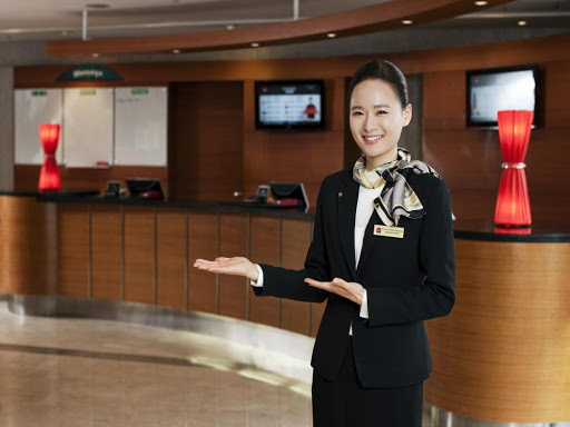 Nhân viên khách sạn phải được tập huấn về nghiệp vụ du lịch đúng không?