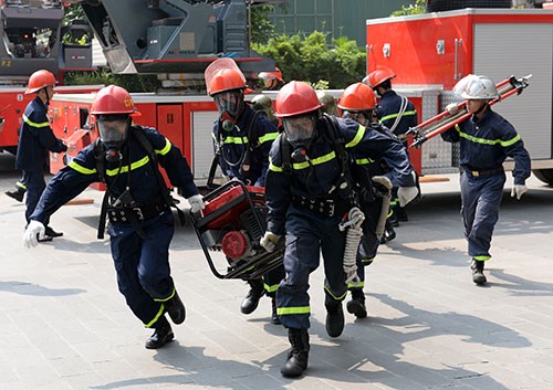 Nội dung huấn luyện, bồi dưỡng nghiệp vụ cứu nạn, cứu hộ đối với lực lượng phòng cháy, chữa cháy gồm những chuyên đề nào?