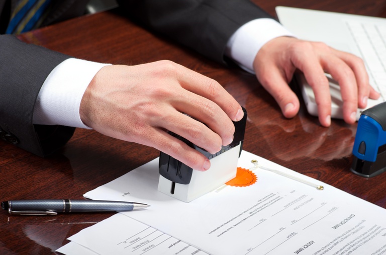Hồ sơ đăng ký hành nghề và cấp thẻ công chứng viên gồm những gì?
