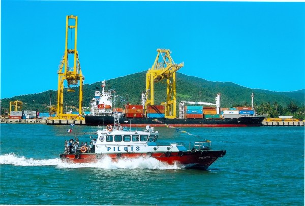 Vùng hoa tiêu hàng hải bắt buộc của Việt Nam áp dụng cho những đối tượng nào?