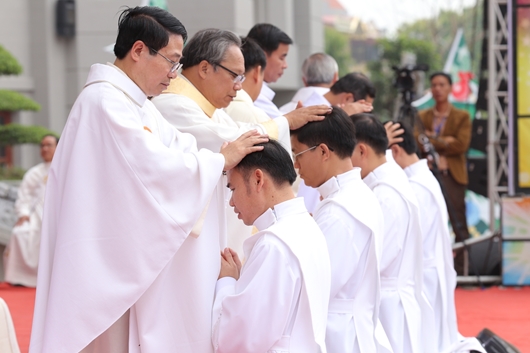 Trình tự phong phẩm vị cho người nước ngoài cư trú tại Việt Nam của tổ chức tôn giáo Việt Nam