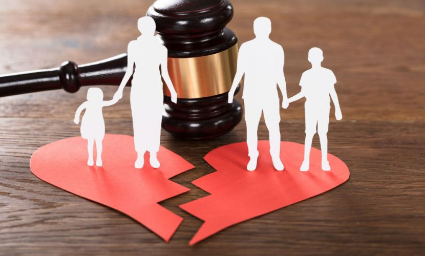 Vợ chồng đang nuôi con nhỏ thì không được ly hôn?