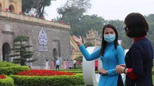 In Vietnam, can people suffering from motion sickness be granted a domestic tour guide card?