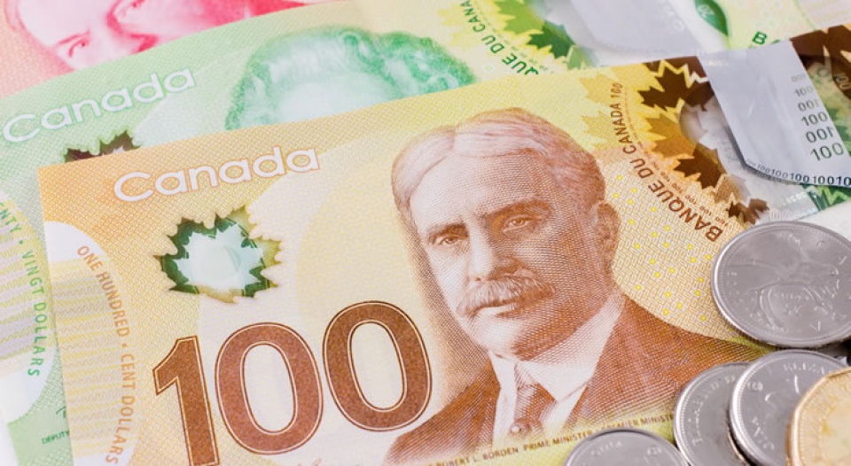 Được mang bao nhiêu tiền Canada khi nhập cảnh vào Việt Nam?
