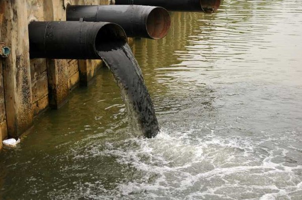 Xả nước thải vào công trình thủy lợi có bị xử phạt?