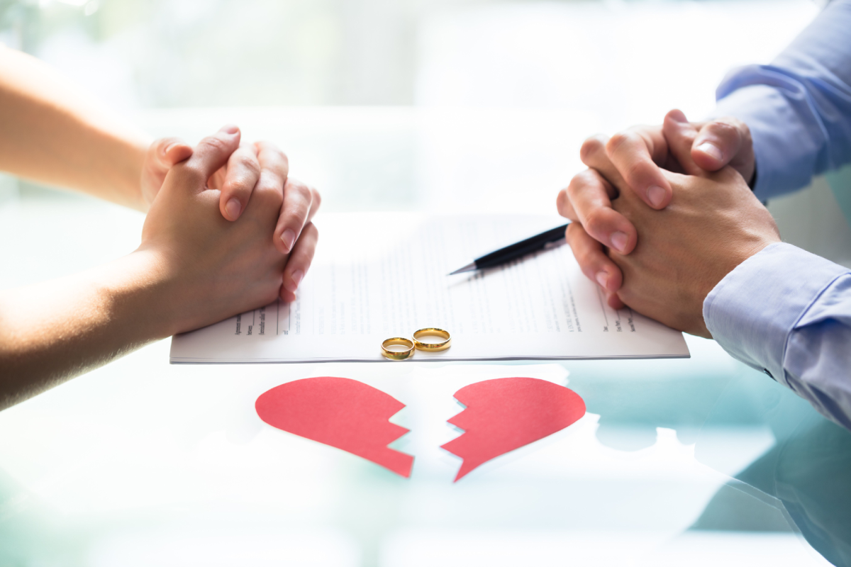 Vợ không chấp nhận ly hôn có ly hôn được không? Ly hôn có bắt buộc phải hòa giải ở UBND cấp xã không?