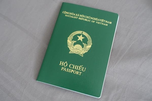 Trẻ 10 tuổi xuất cảnh đi nước ngoài có cần hộ chiếu hay không?