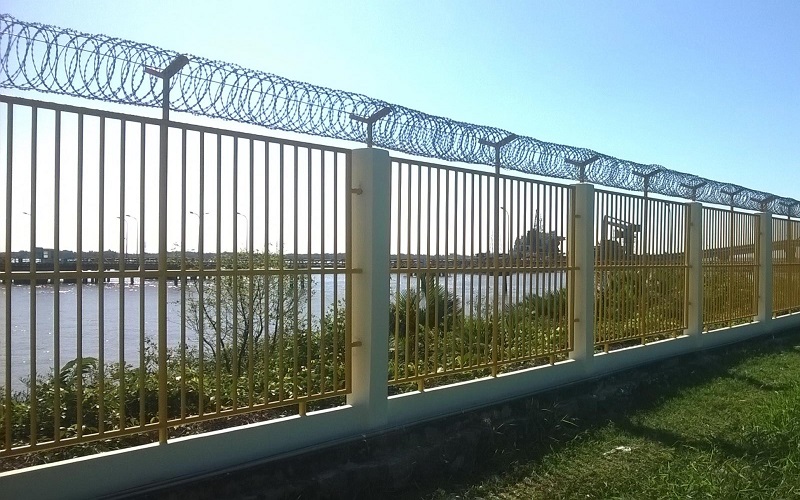 Xây tường rào vượt quá chỉ giới xây dựng