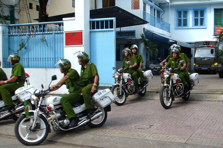 Cảnh sát trật tự có được phép dừng xe máy kiểm tra xử phạt không?